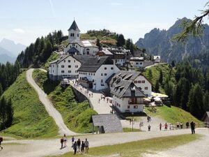 Read more about the article Romanje treh Slovenij na Svete Višarje